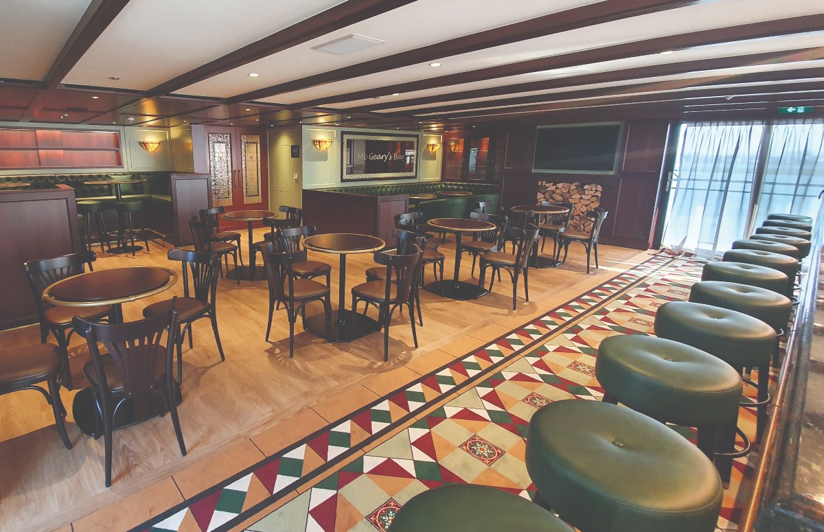 APT Travelmarvel river cruise, bar