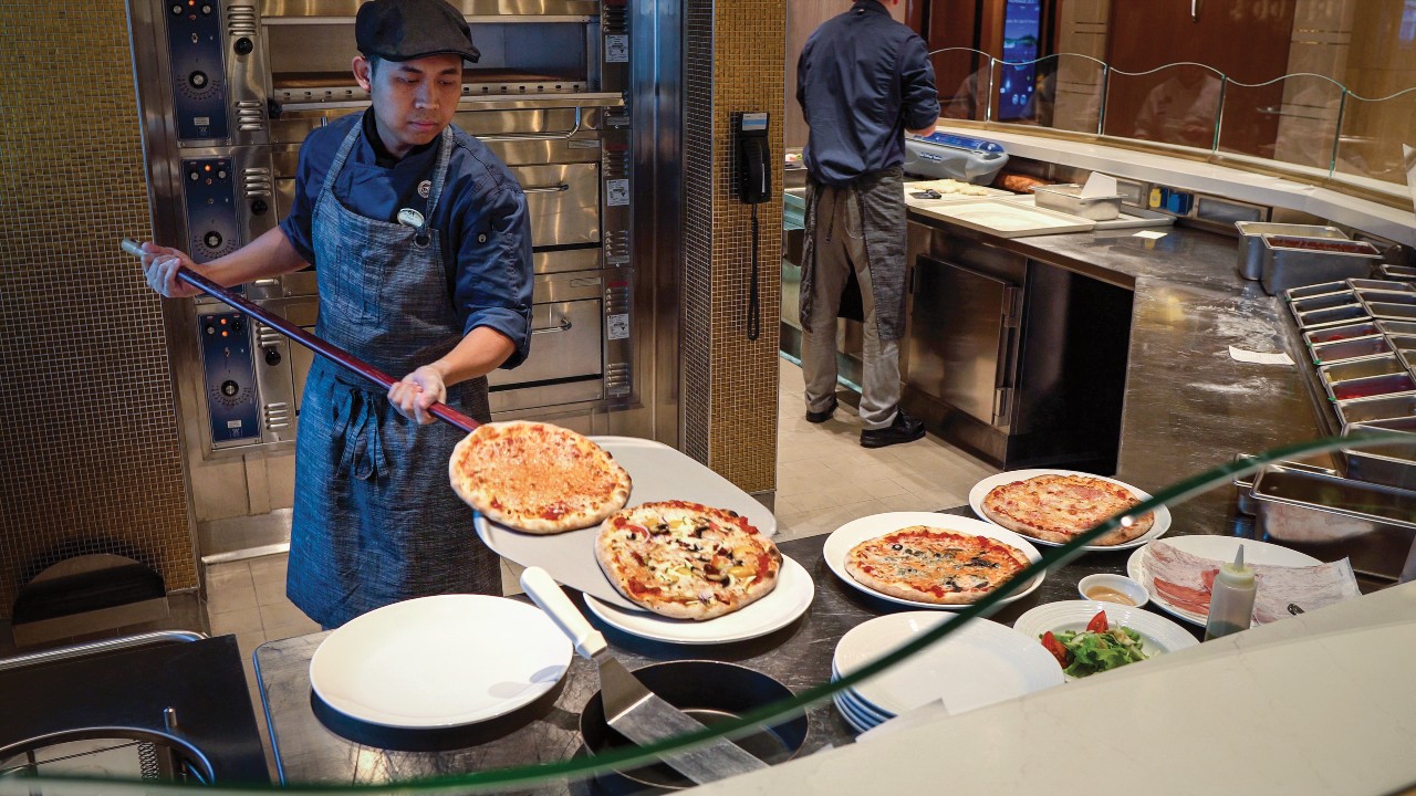 Alfredo’s Pizzeria dining, Princess Cruises