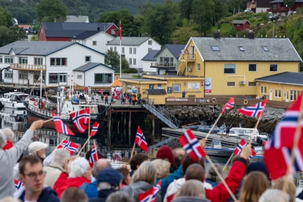 CREDIT - Hurtigruten Open Village Concept - Warm Welcome Bessaker - Photo, Michel Afflerbach, Hurtigruten.jpg
