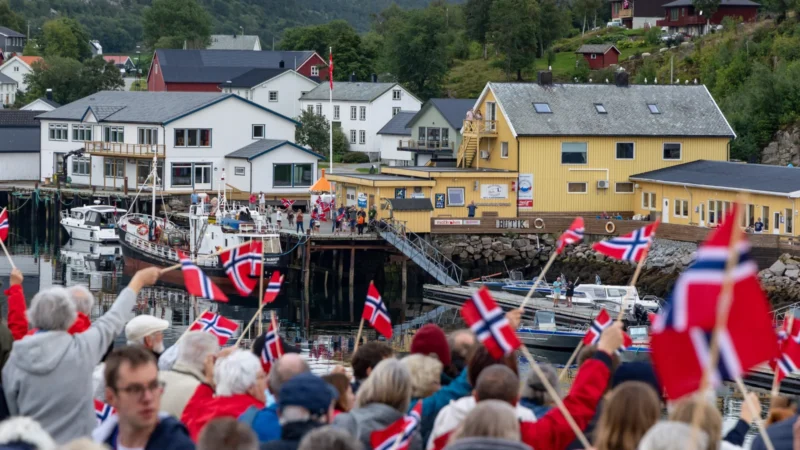 CREDIT - Hurtigruten Open Village Concept - Warm Welcome Bessaker - Photo, Michel Afflerbach, Hurtigruten.jpg